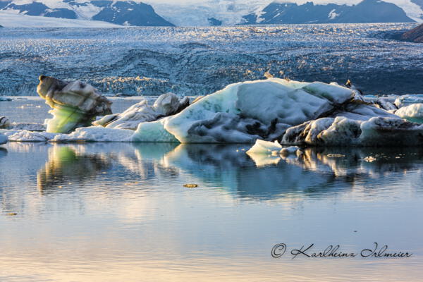 Eisberge in der Gletscherlagune des Gletschers Vatnajökull, Jökulsarlon, Südisland, Island
