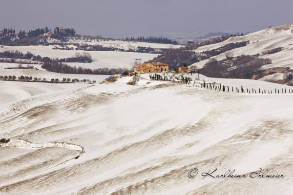 Landhaus, Asciano, verschneite Landschaft, Toskana