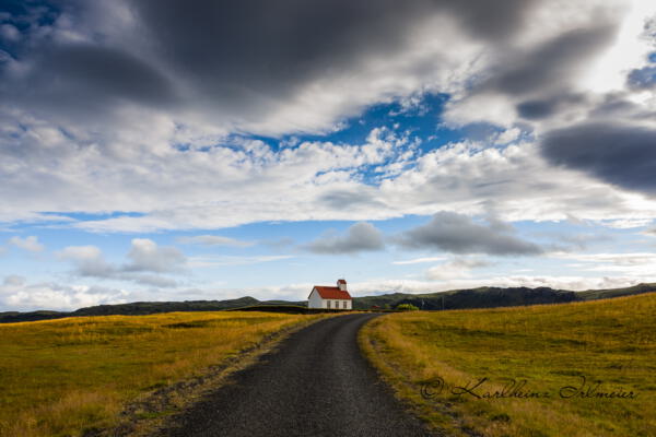 Kleine Kirche mit rotem Dach, Island